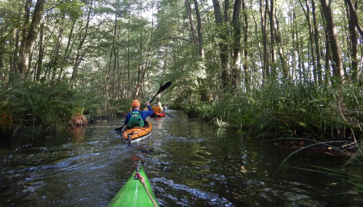 Auch auf der Seenplatte gibt es romantische kleine Kanäle | © Bernd und Beate Rieck