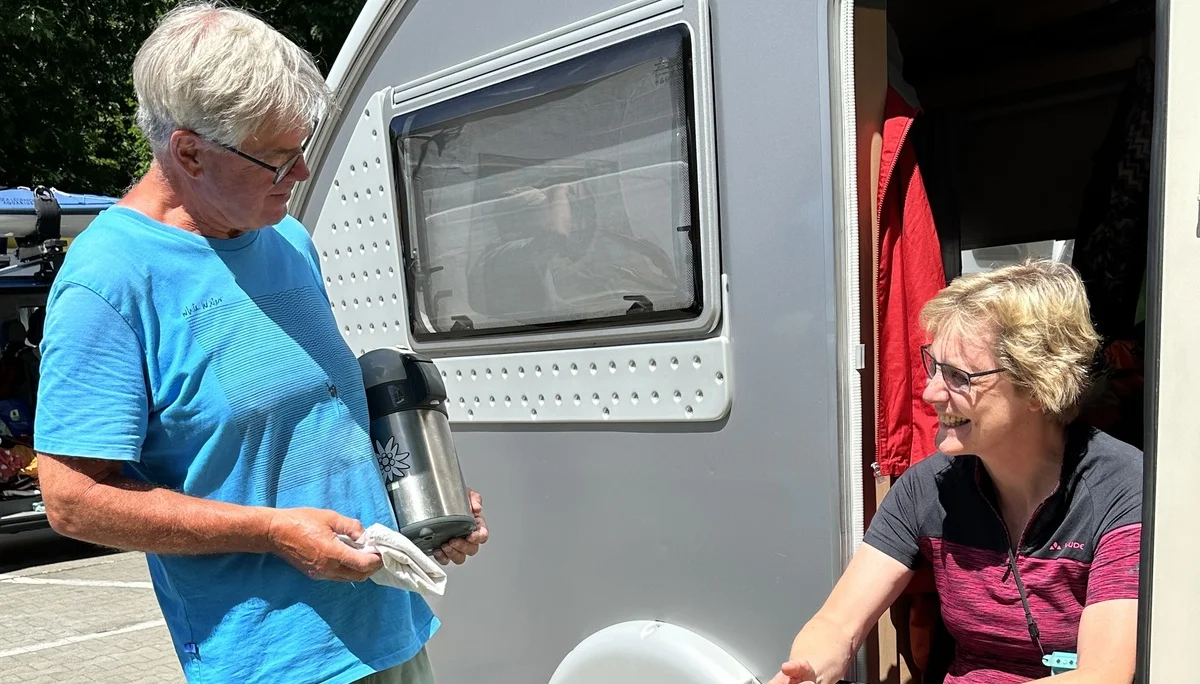 Übergabe DER Kaffeekanne … | © Miriam Link