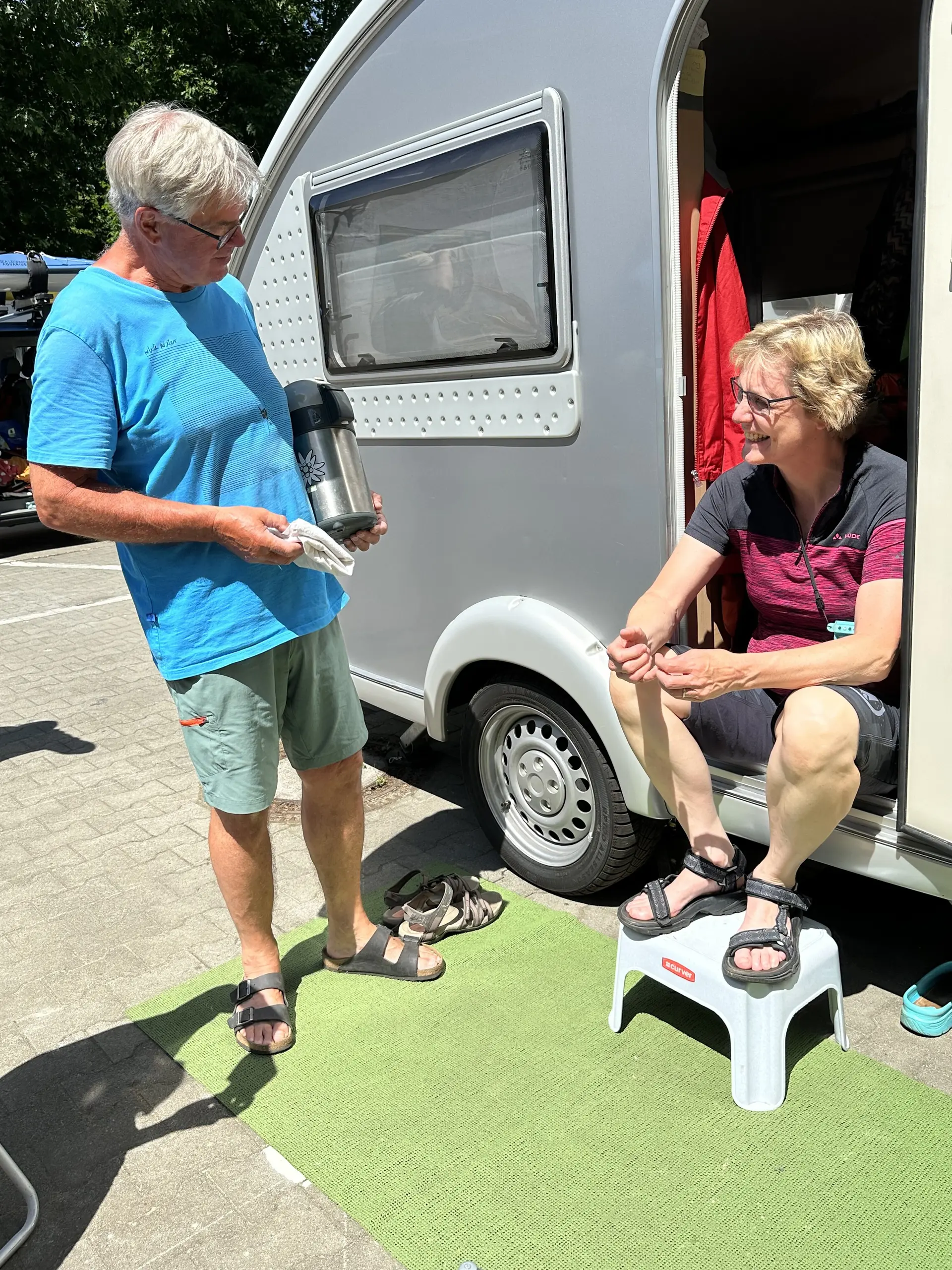 Übergabe DER Kaffeekanne … | © Miriam Link