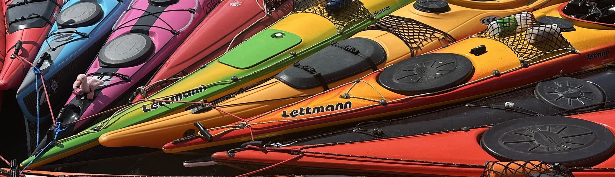 Kajak-Stern an der Aal-Räucherei in Steinhude | © Miriam Link