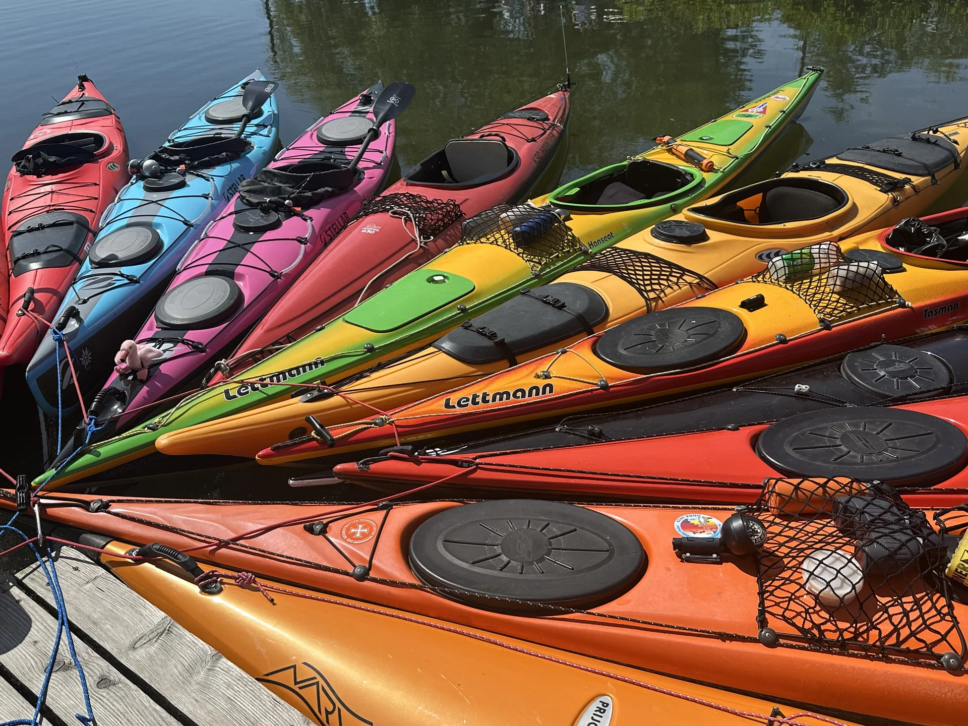 Kajak-Stern an der Aal-Räucherei in Steinhude | © Miriam Link