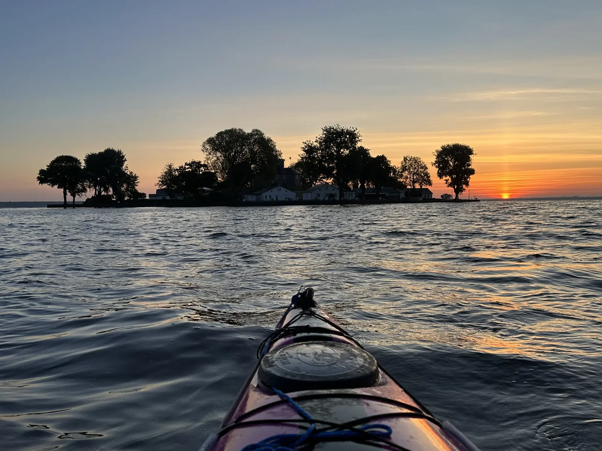 Insel Wilhelmstein beim Sonnenaufgang um 5:34 Uhr | © Miriam Link