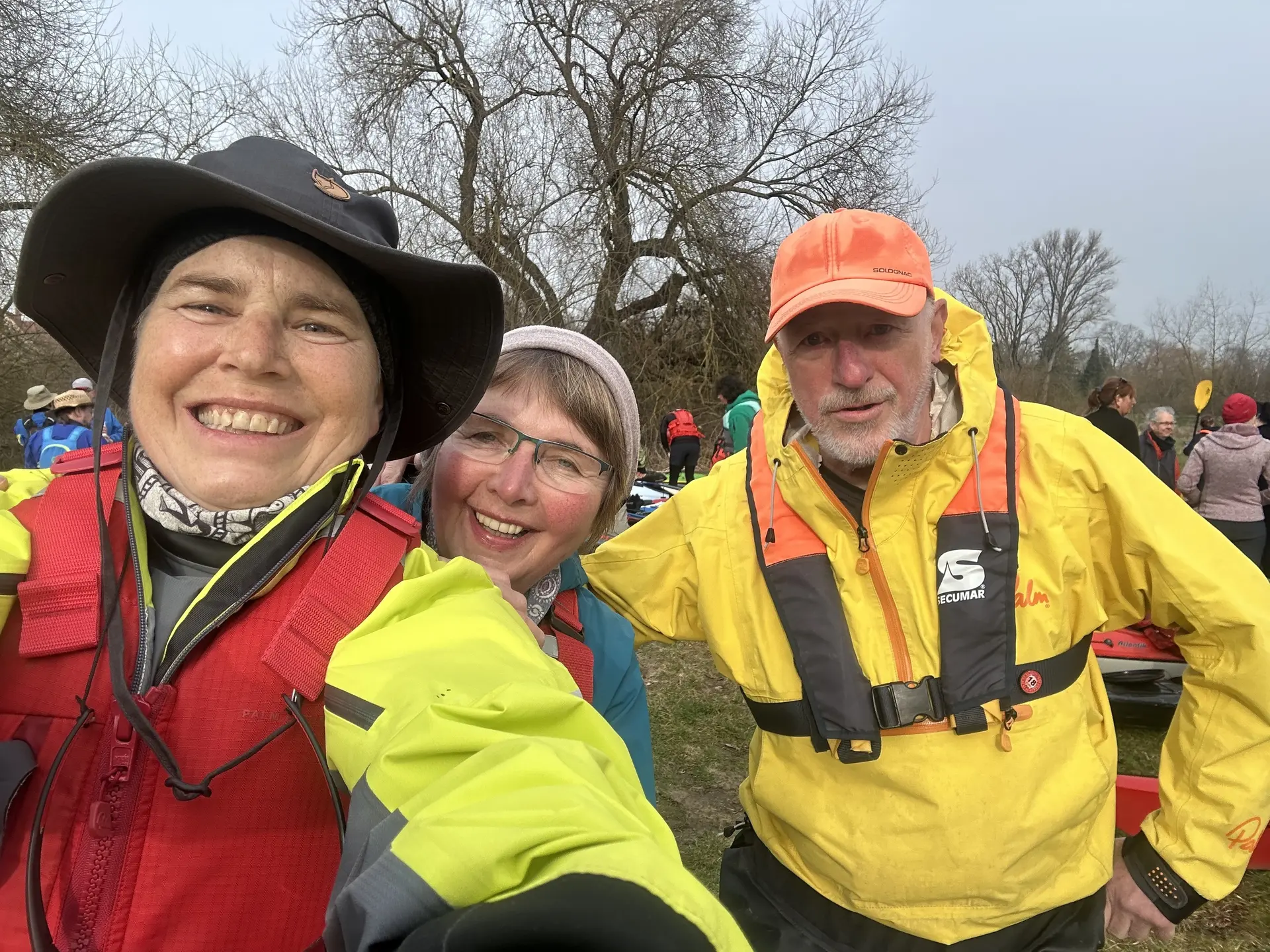 Gut gelauntes Leine-Frühlingsfahrt-Trio! | © Miriam Link