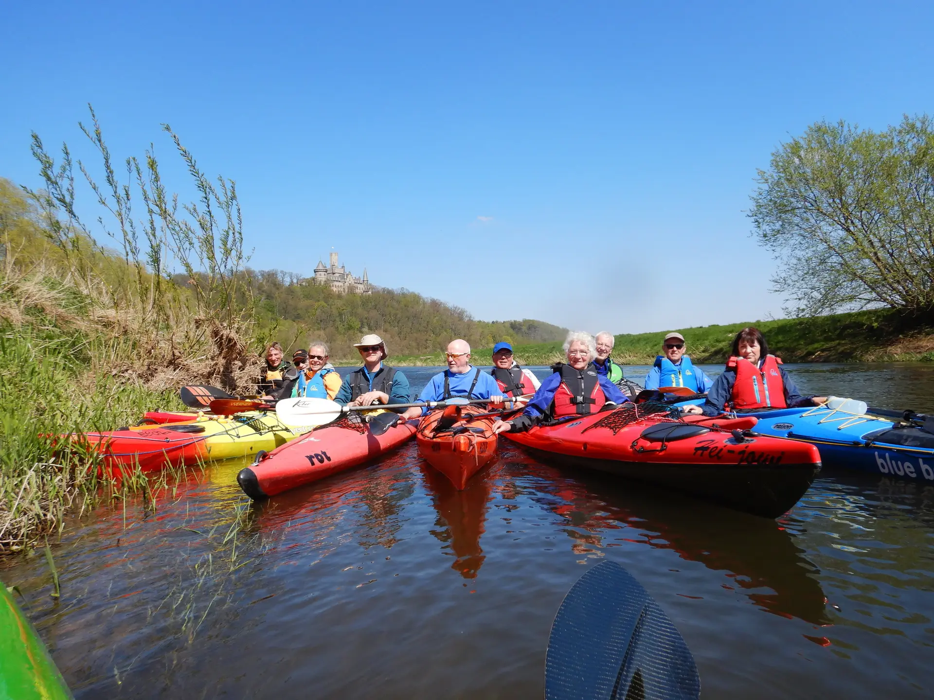     Gruppenbild mit Marienburg  | © Kanugruppe