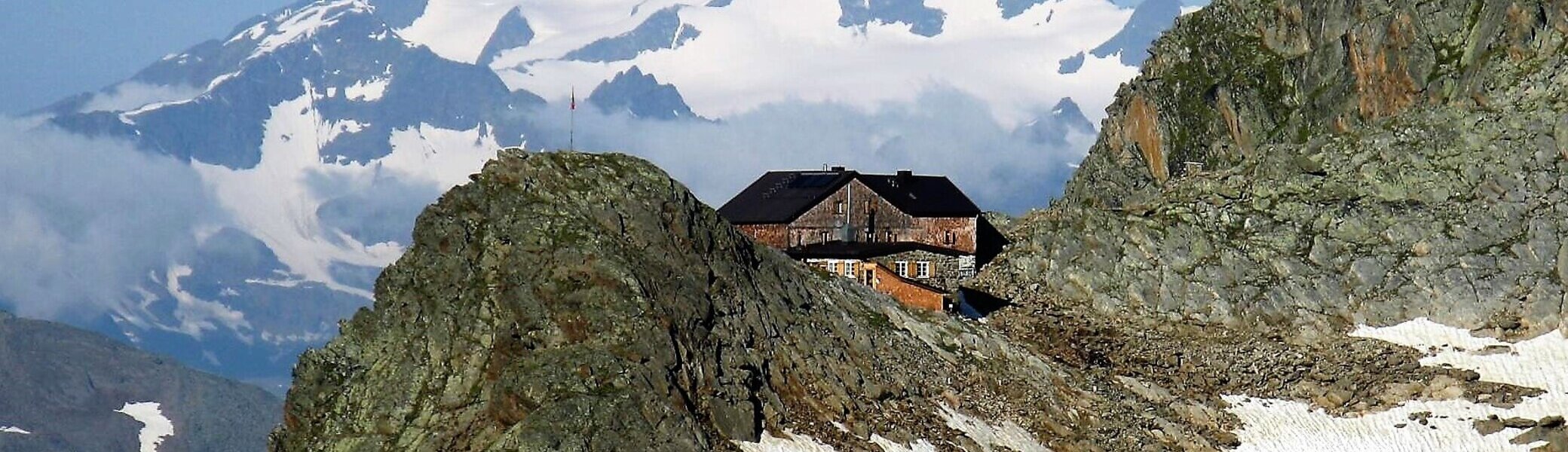 Hildesheimer Hütte mit Blick auf die Wildspitze | © Sektion Hildesheim des Deutschen Alpenvereins (DAV) e. V.