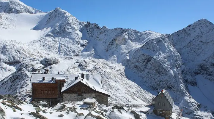 Webcam-Bilde der Hildesheimer Hütte im Schnee | © Florian Kania
